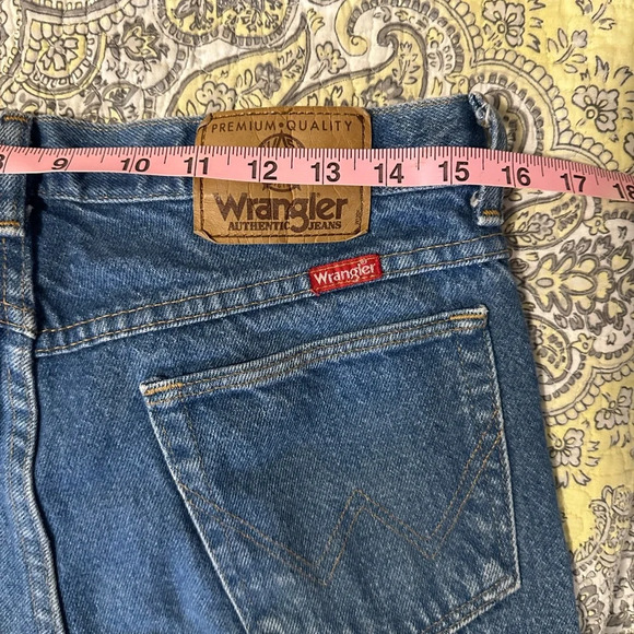 Vintage Wrangler Frayed Bottom Jeans. - Picture 8 of 10